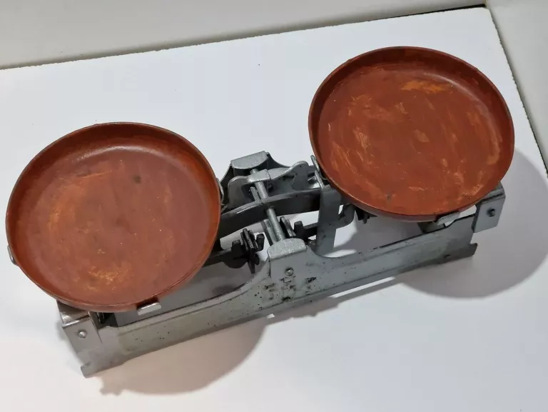 piekna-stara-waga-szalkowa-antyk-rodzaj-przedmiotu-waga