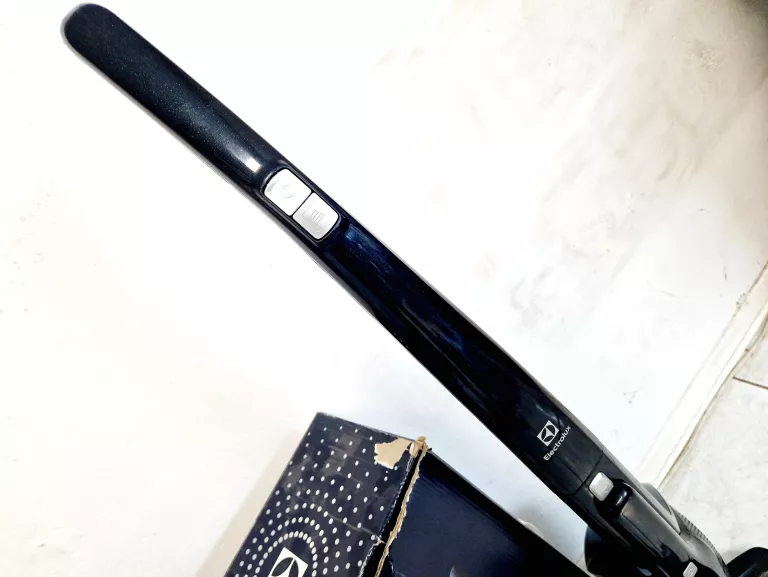 odkurzacz-electrolux-ergorapido-eer75stm-kolor-dominujacy-niebieski