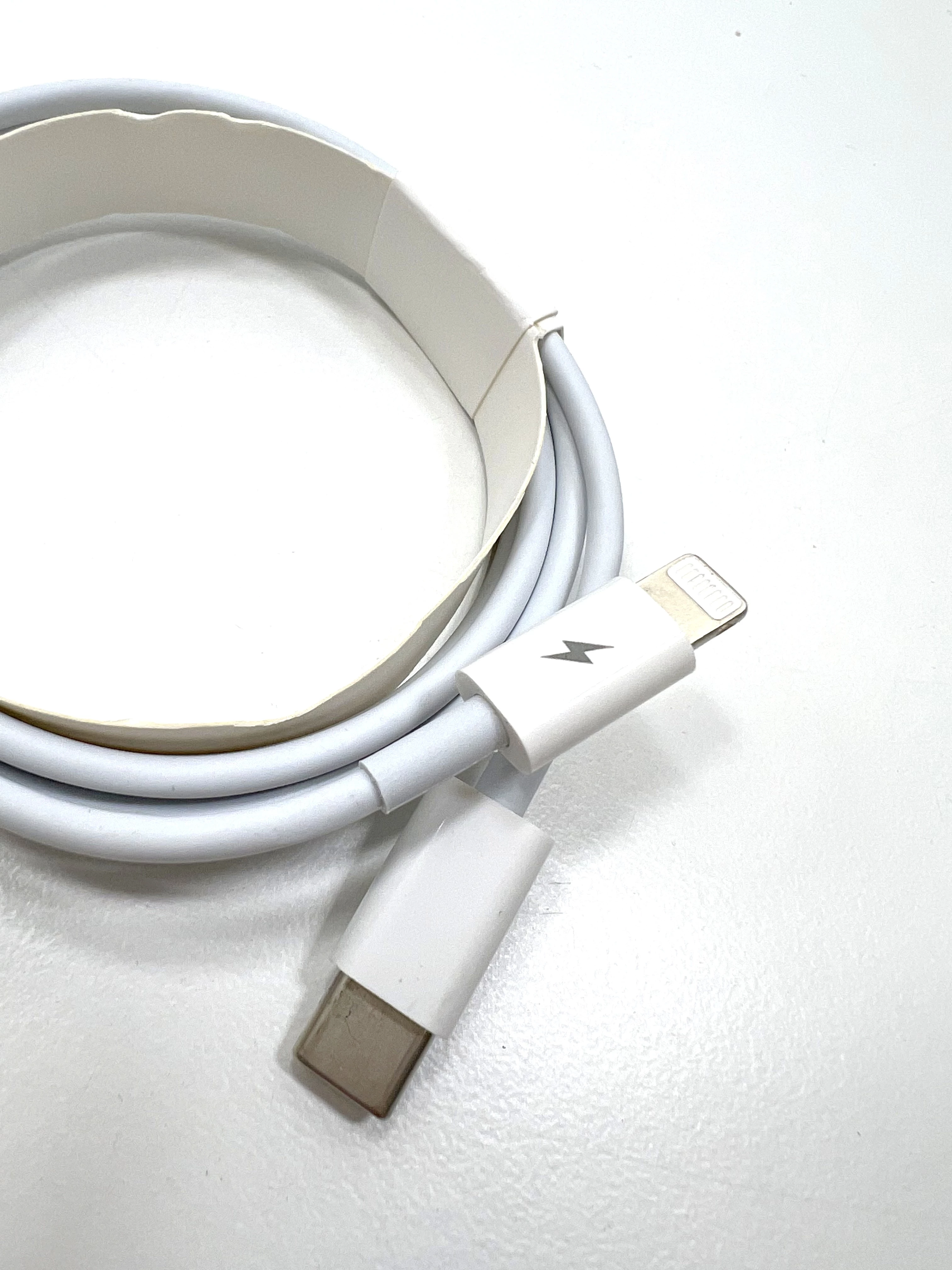 ladowarka-typ-c-iphone-lightning-stan-powystawowy