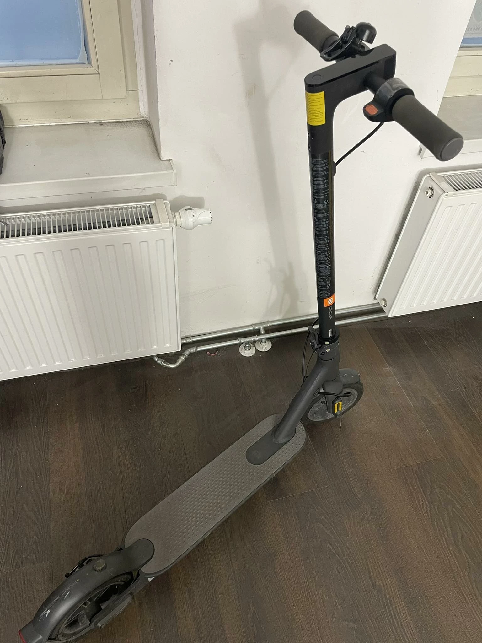 hulajnoga-elektryczna-mi-electric-scooter-essential-konto-xiaomi-kolor-czarny