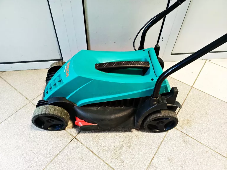 KOSIARKA ELEKTRYCZNA BOSCH ARM 3200 1200 W SZEROKOŚĆ CIĘCIA: 32 CM
