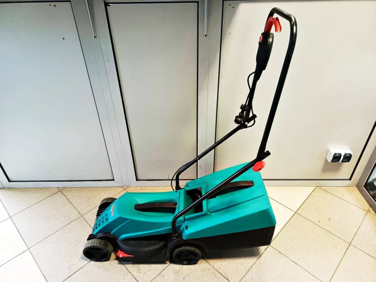 KOSIARKA ELEKTRYCZNA BOSCH ARM 3200 1200 W SZEROKOŚĆ CIĘCIA: 32 CM