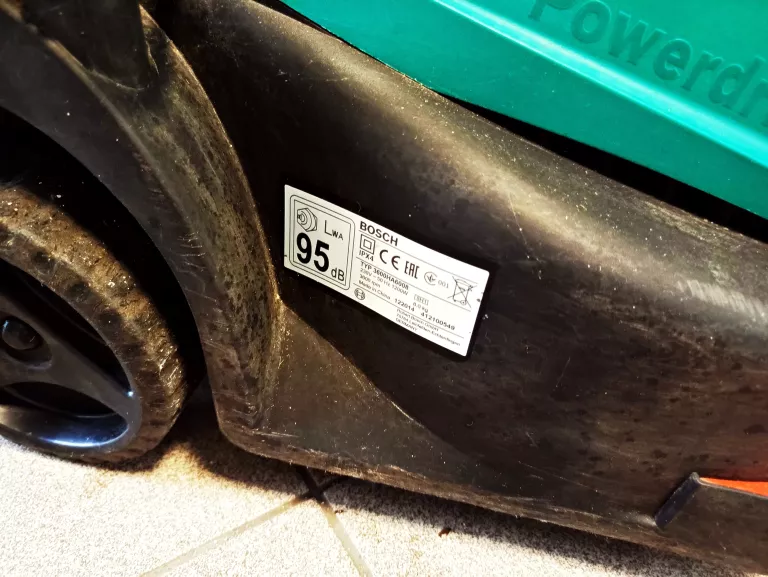 kosiarka-elektryczna-bosch-arm-3200-1200-w-szerokosc-ciecia-32-cm-zakres-regulacji-wysokosci-koszenia