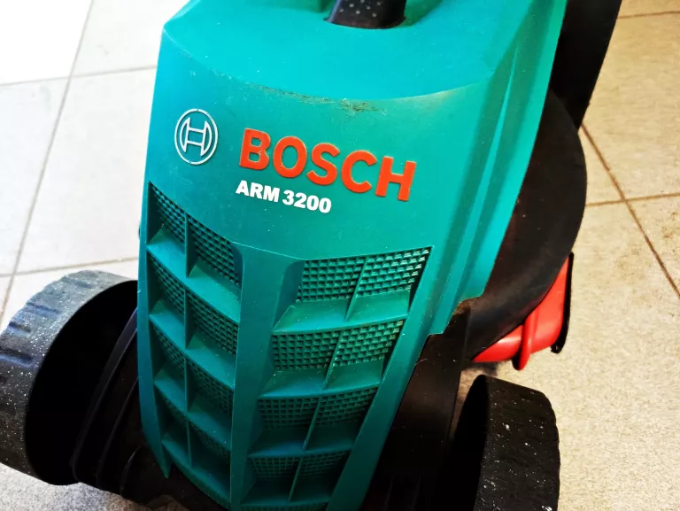 KOSIARKA ELEKTRYCZNA BOSCH ARM 3200 1200 W SZEROKOŚĆ CIĘCIA: 32 CM
