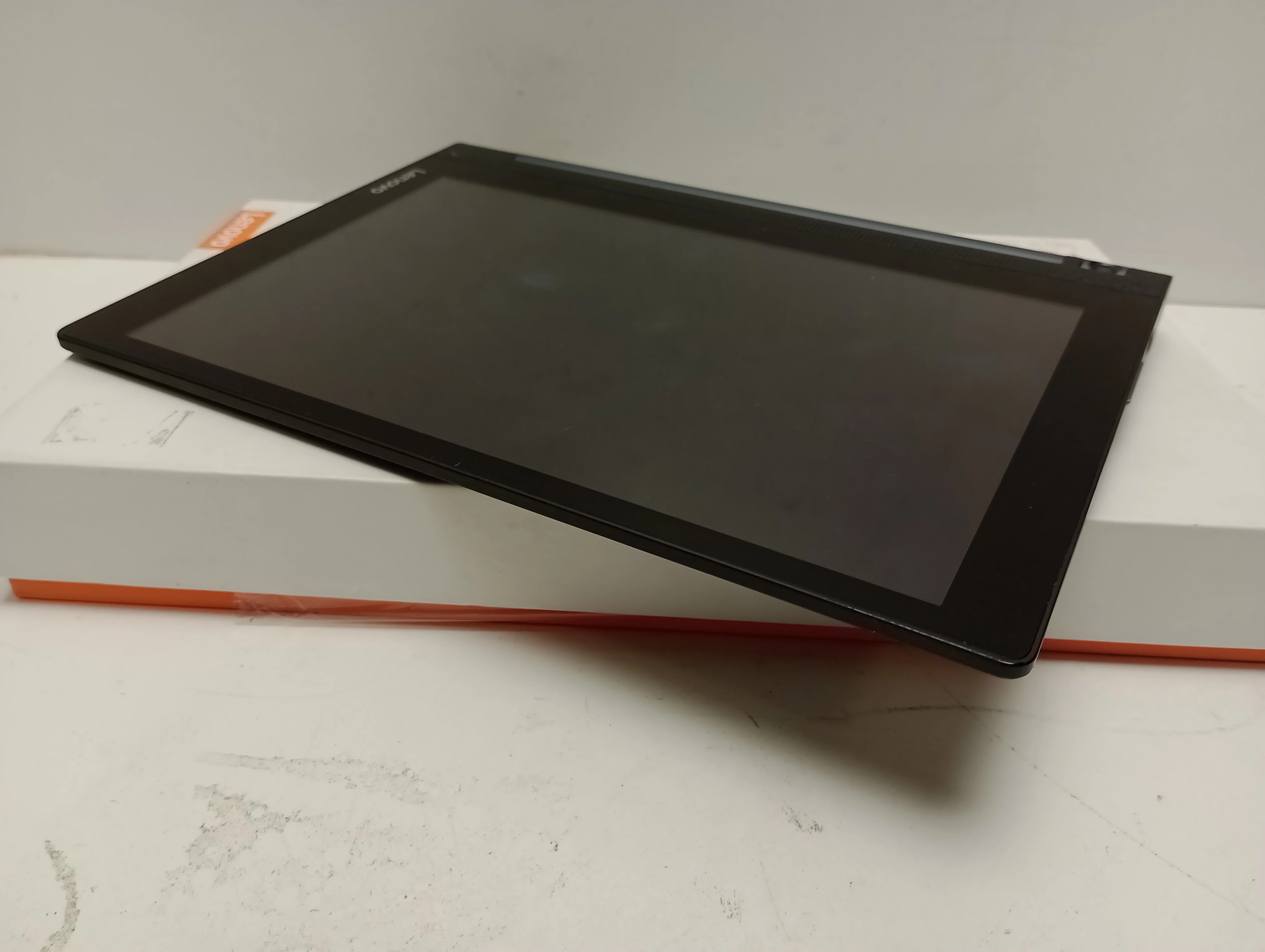 tablet-lenovo-yoga-tab-3-10-101-1-gb-16-gb-transmisja-danych-brak