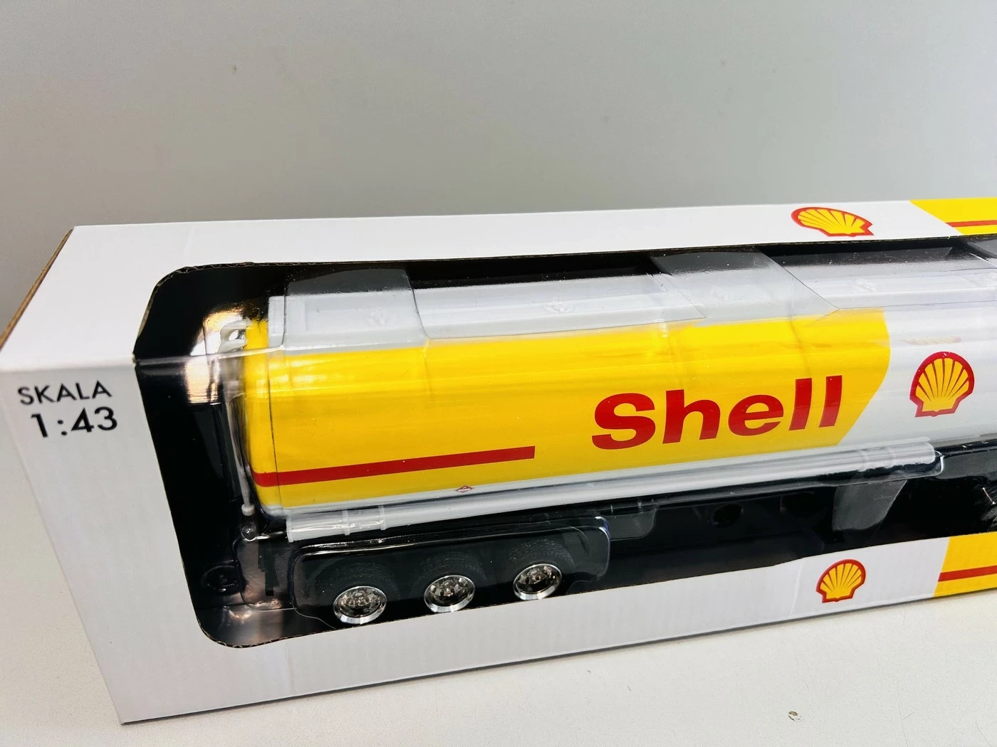 cysterna-paliwowa-shell-scania-model-metalowy-143-stan-powystawowy