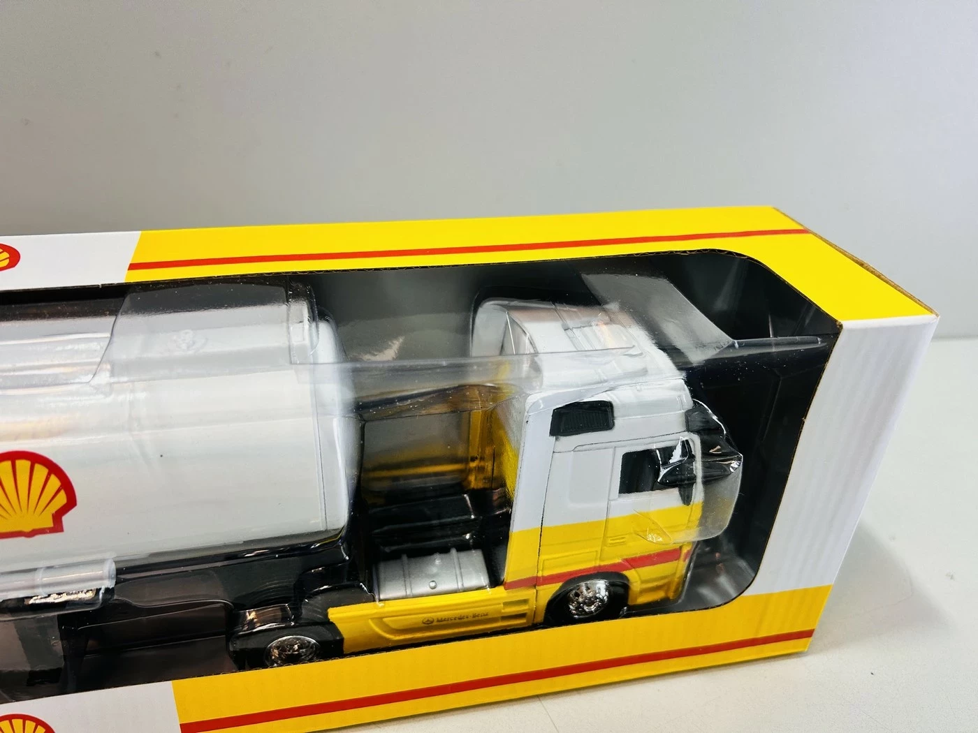 cysterna-paliwowa-shell-scania-model-metalowy-143-kod-producenta-130-02943