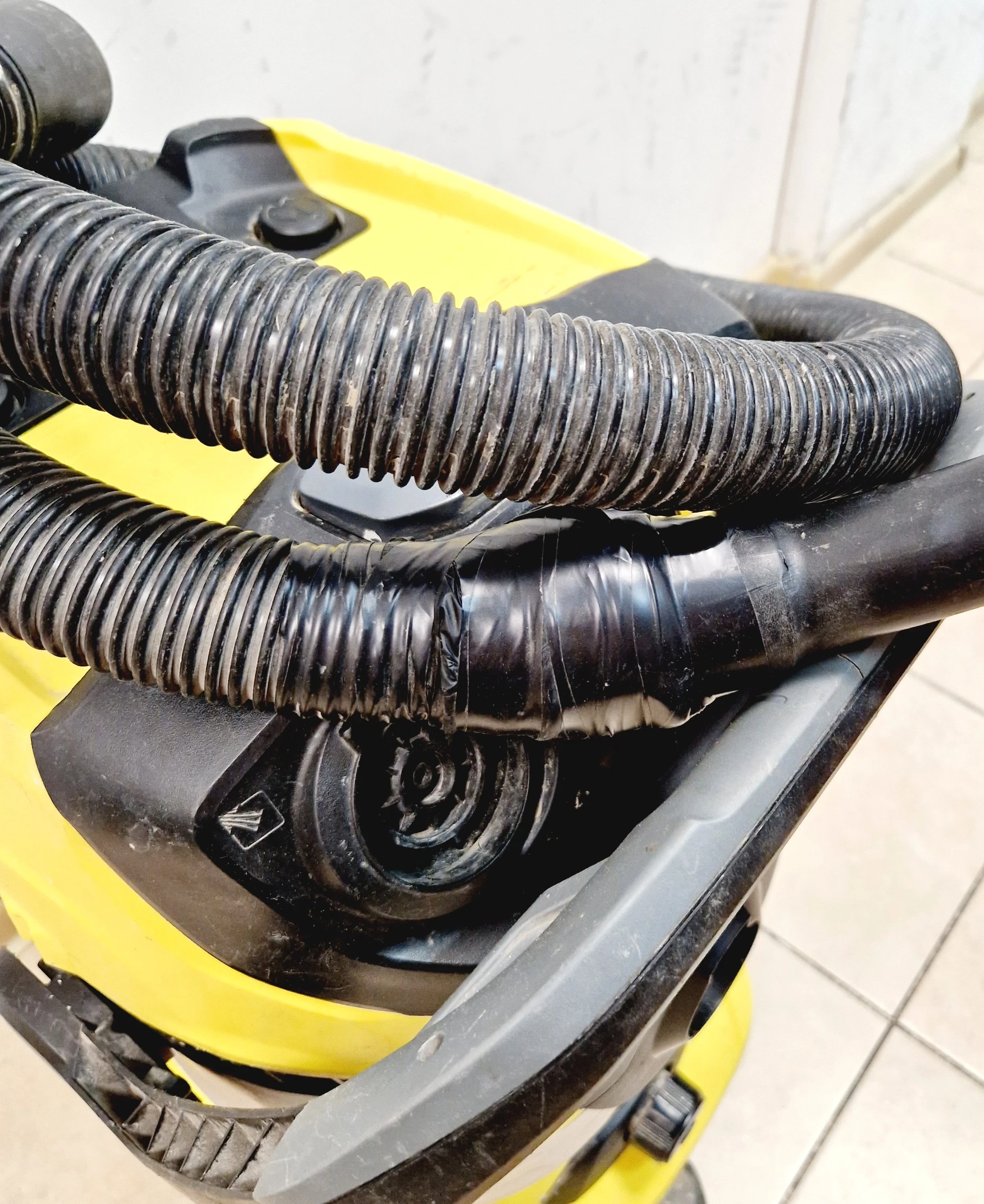 odkurzacz-przemyslowy-karcher-wd6-p-stan-uzywany