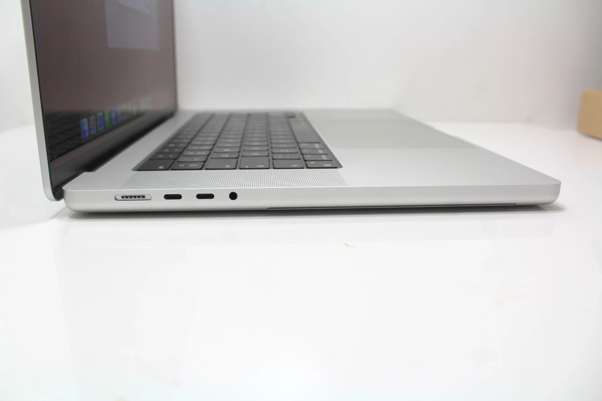 laptop-apple-macbook-pro-a2485-16-16512gb-rozdzielczosc-px-3456-x-2234