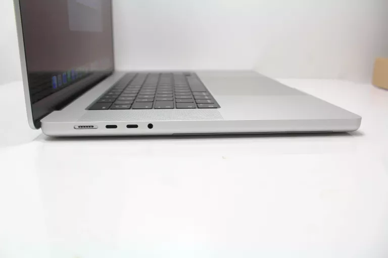 LAPTOP APPLE MACBOOK PRO A2485 16" 16/512GB