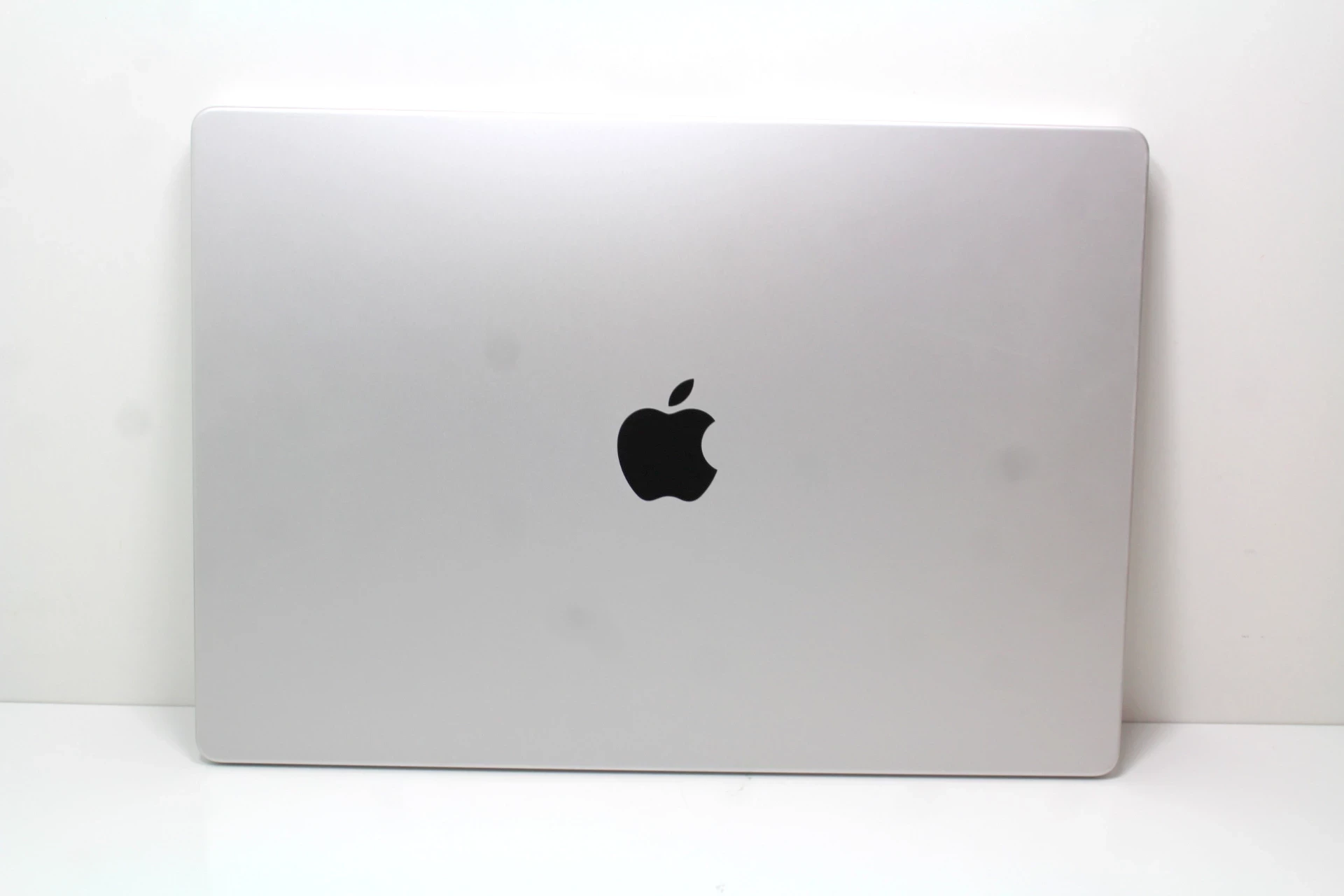 laptop-apple-macbook-pro-a2485-16-16512gb-liczba-rdzeni-procesora-10
