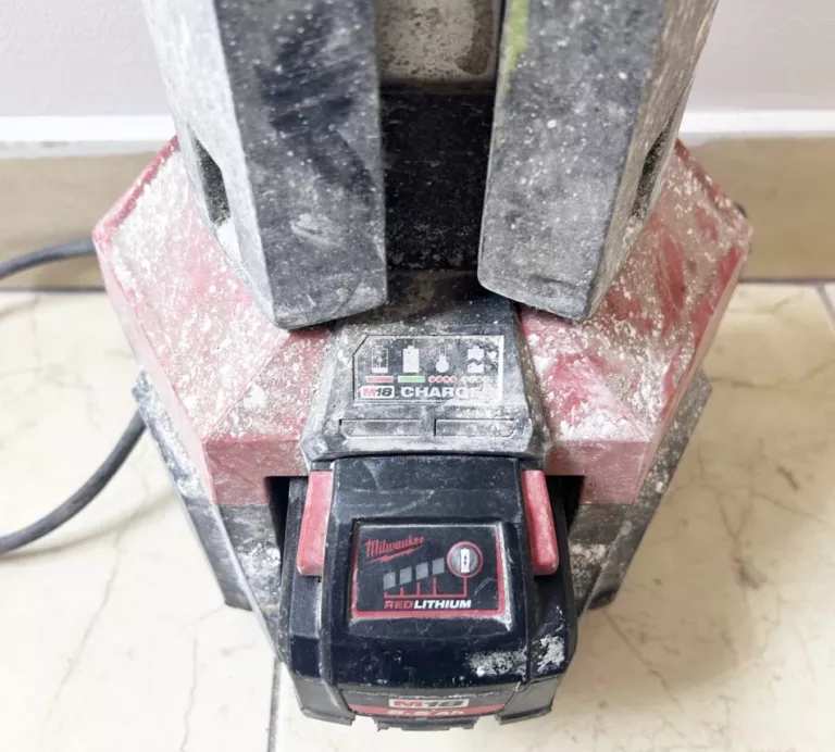 LAMPA STOJACA MILWAUKEE M18 HSAL