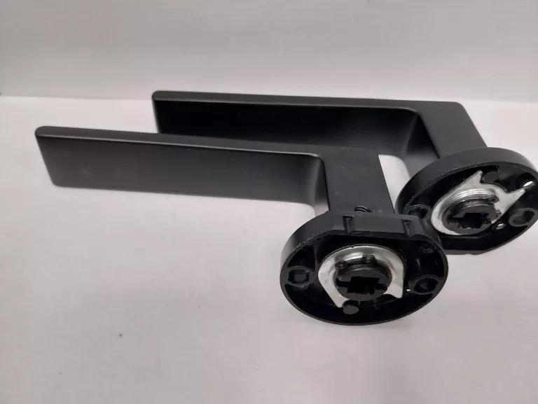 klamka-do-drzwi-wewn-czarna-zestaw-stan-powystawowy