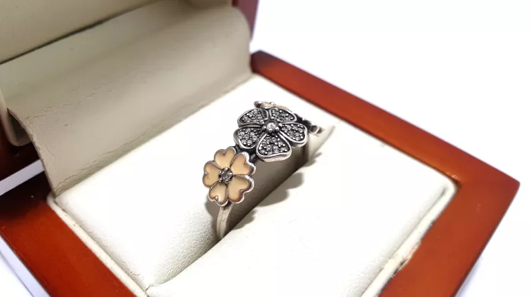 PANDORA UROCZE KWIATKI SREBRNY PIERŚCIONEK 3,30G PR925 R17