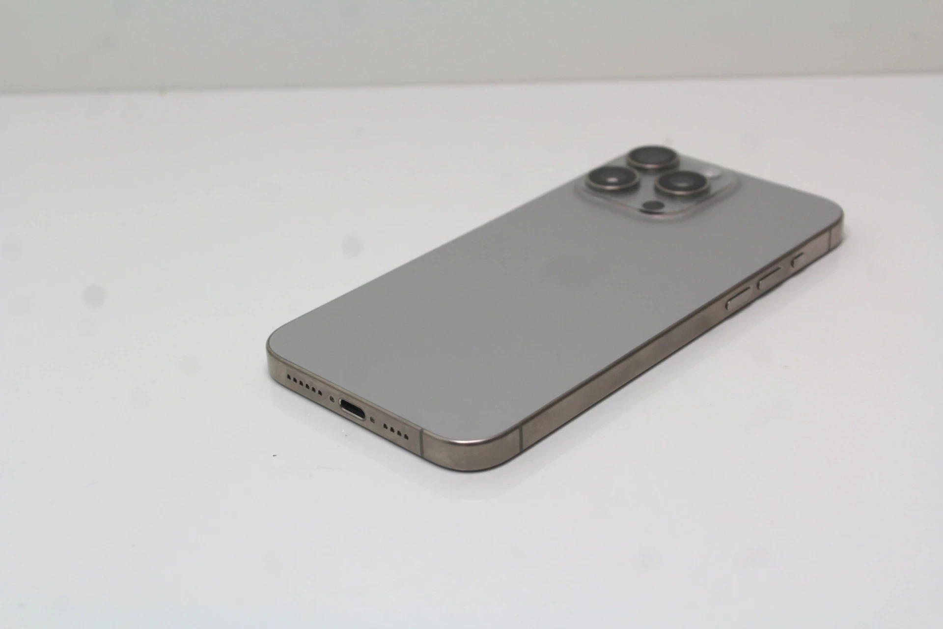 telefon-apple-iphone-15-pro-max-8256gb-ean-gtin-0195949048173