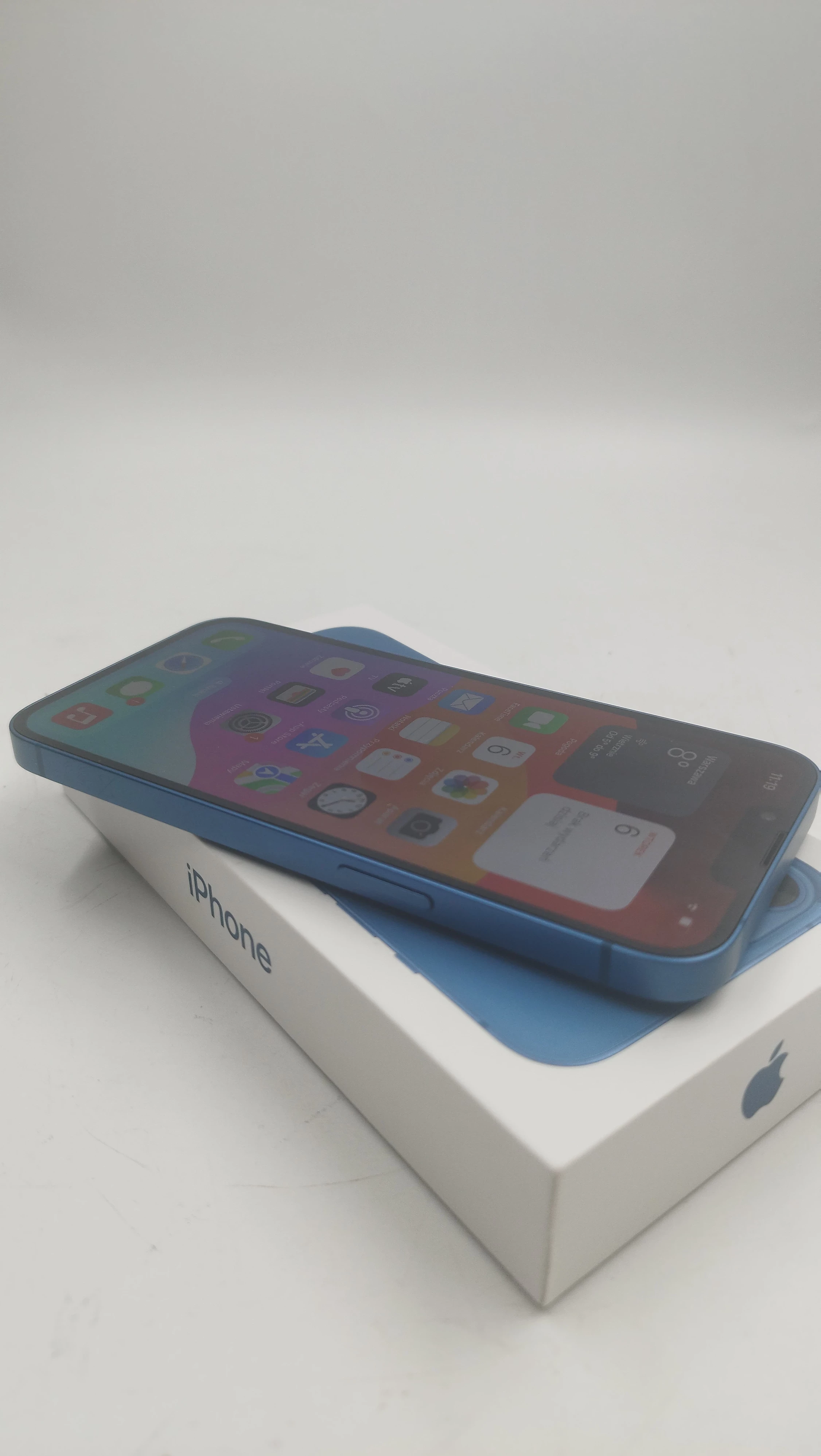 telefon-apple-iphone-13-kon100-ean-gtin-0194252704394