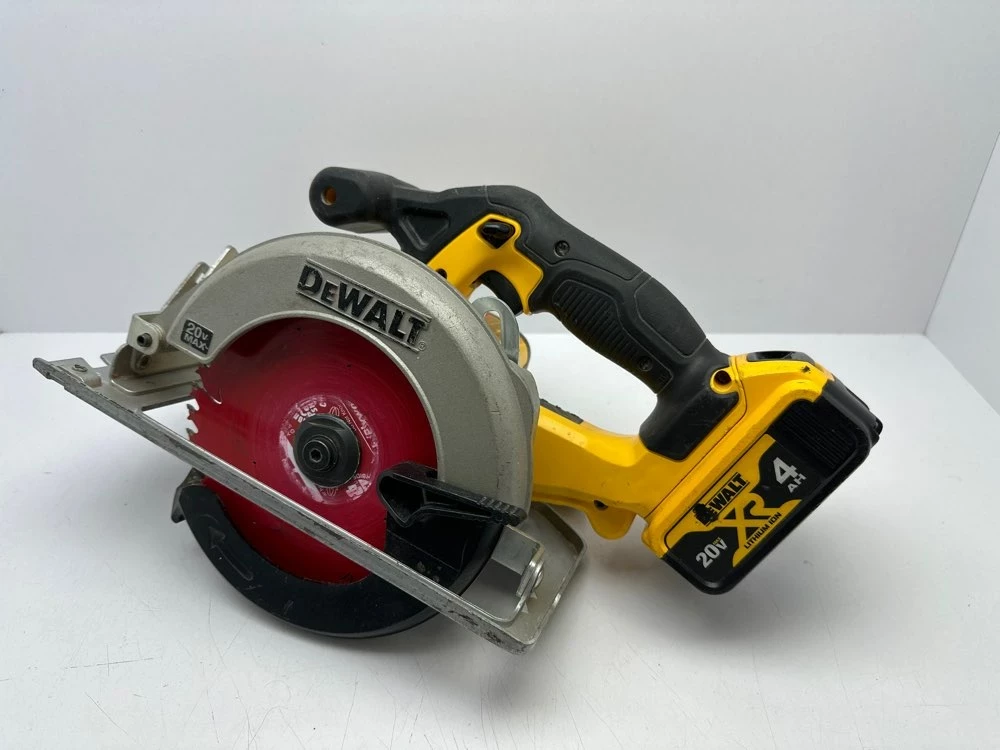 pilarka-tarczowa-akumulatorowa-dewalt-dcs-393-lad-aku-seria-dcs393