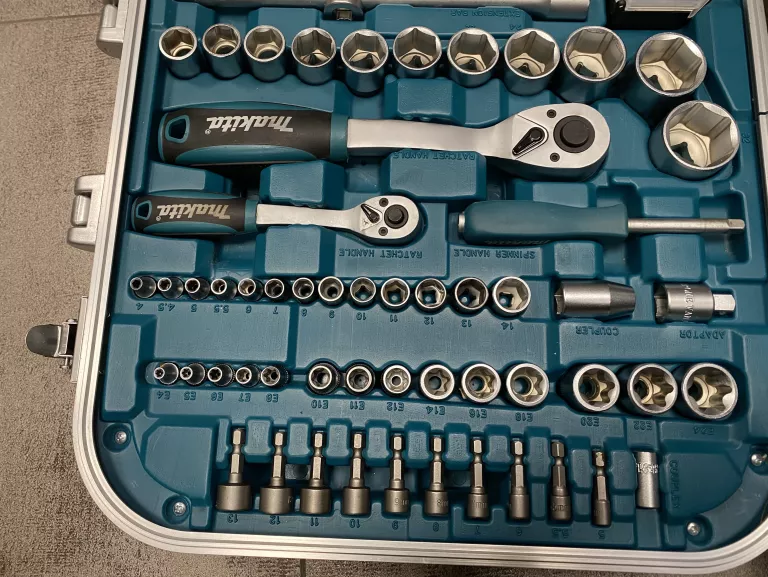 ZESTAW NARZĘDZI MAKITA P-90532 (BITY, NASADKI, KLUCZE, GRZECHOTKI)