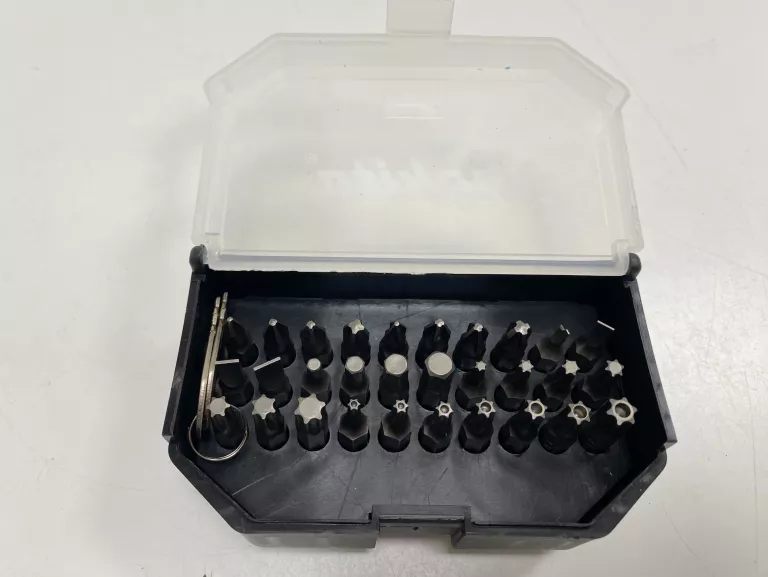 ZESTAW NARZĘDZI MAKITA P-90532 (BITY, NASADKI, KLUCZE, GRZECHOTKI)