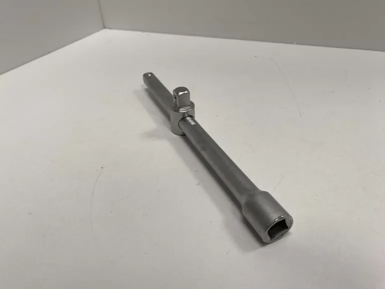 ZESTAW NARZĘDZI MAKITA P-90532 (BITY, NASADKI, KLUCZE, GRZECHOTKI)