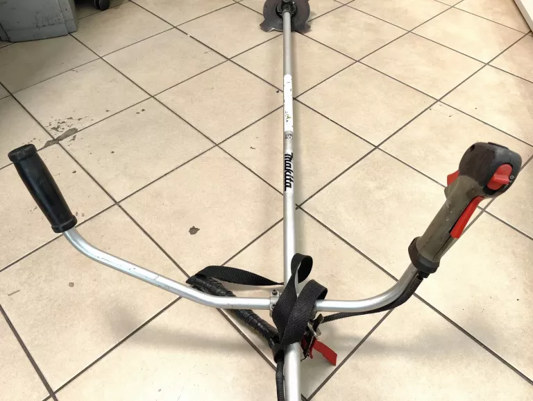 KOSA SPALINOWA MAKITA BCM2600 1,09KM