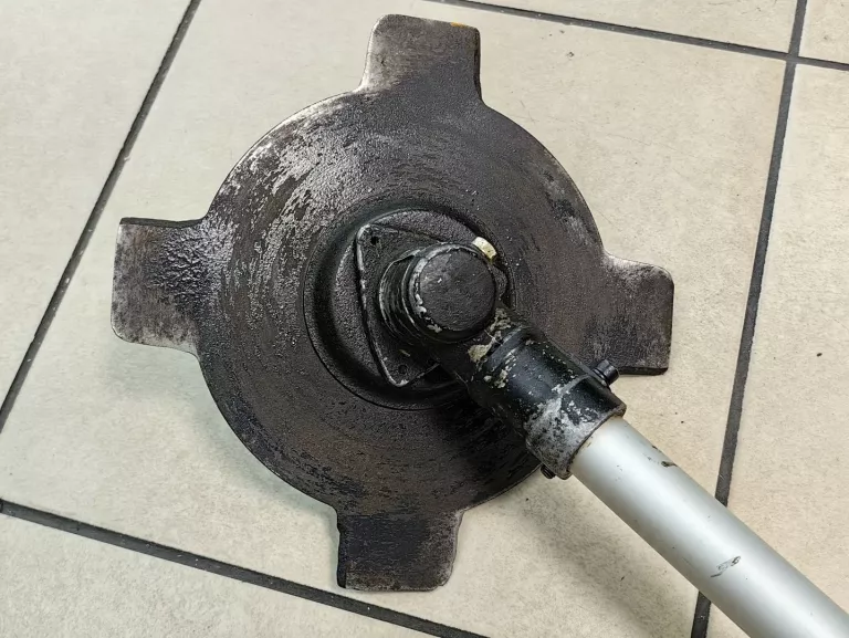 KOSA SPALINOWA MAKITA BCM2600 1,09KM
