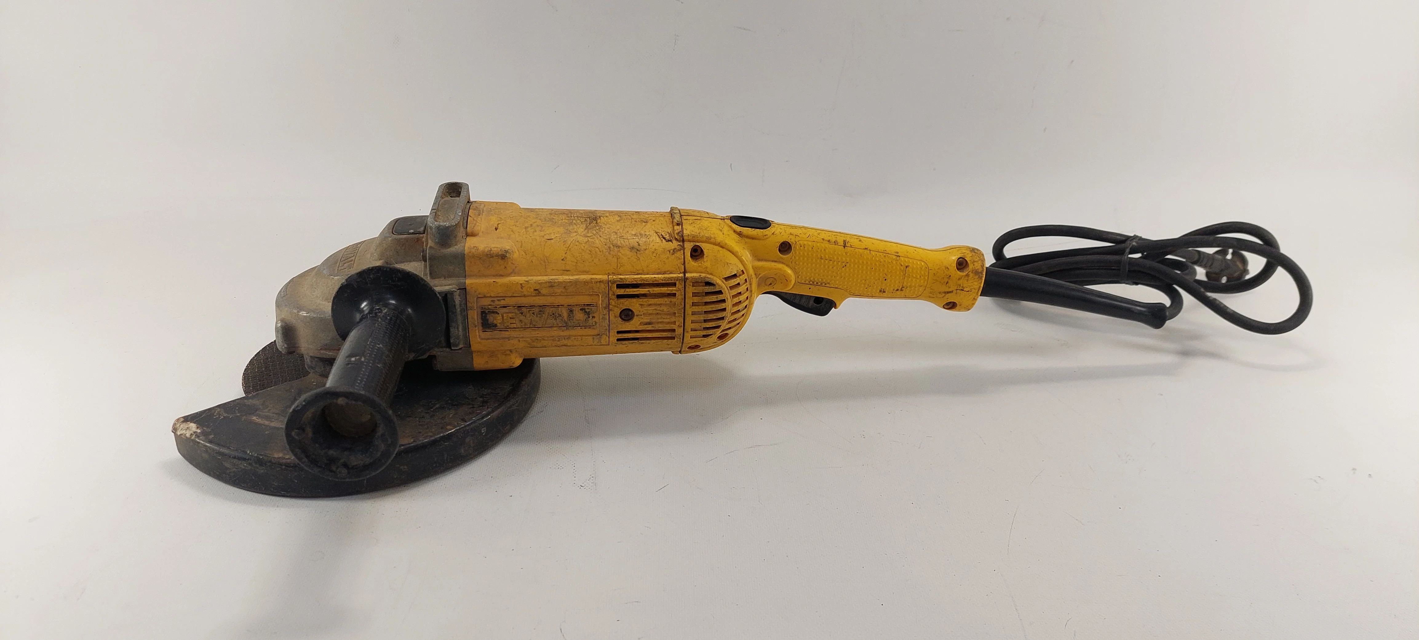 szlifierka-katowa-dewalt-d28490-rodzaj-zasilania-sieciowe