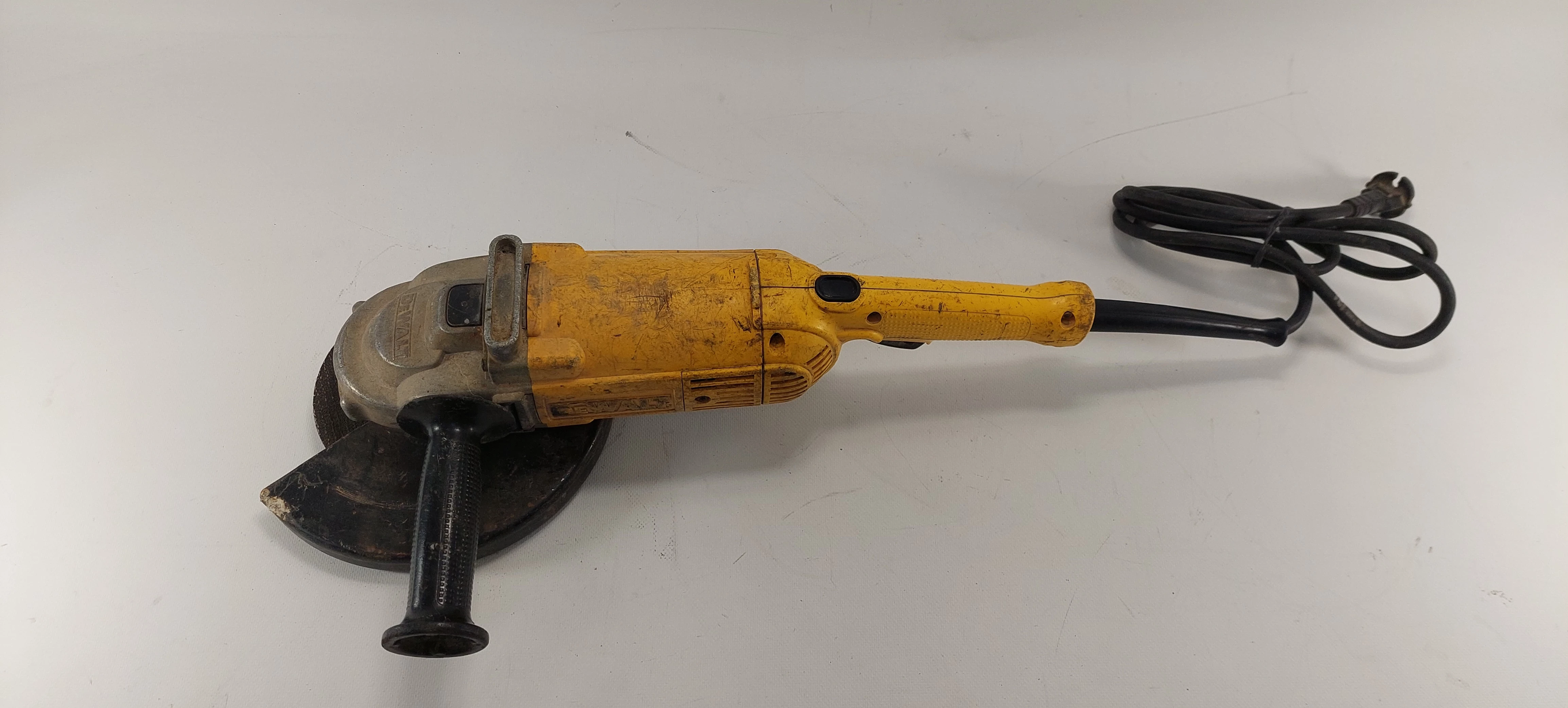 szlifierka-katowa-dewalt-d28490-stan-uszkodzony