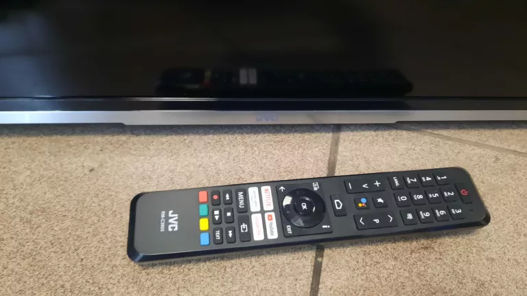 telewizor-jvc-lt-32vaf5000-pilot-pudelko-zastepcze-stan-uzywany