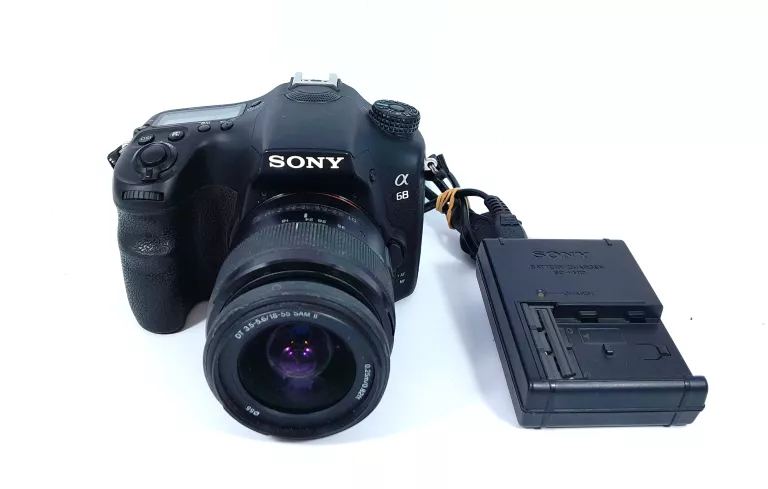 APARAT SONY ALFA 68 Z OBIEKTYWEM SONY SAL18552 I ŁADOWARKĄ