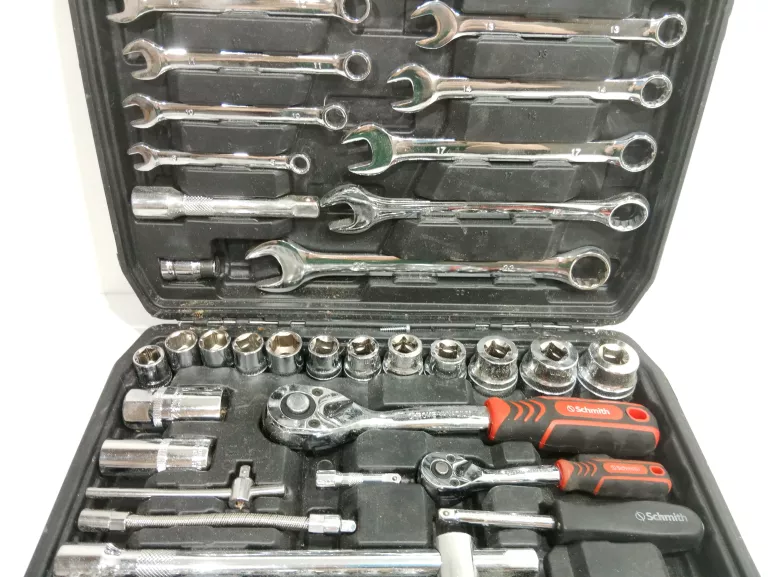 ZESTAW KLUCZY NASADOWYCH 1/4" 1/2" 82 SZT. SCHMITH SQN-82