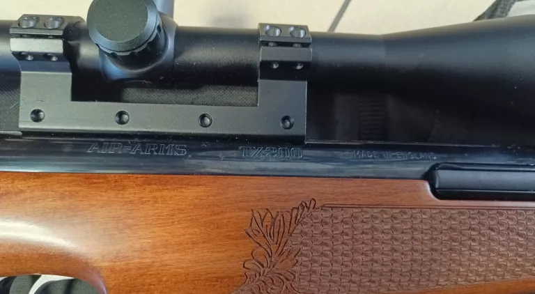 WIATRÓWKA AIR ARMS TX200 MK3 5,5MM BUKOWA + LUNETA HAWKE+ ETUI+ŚRUT FUTERA