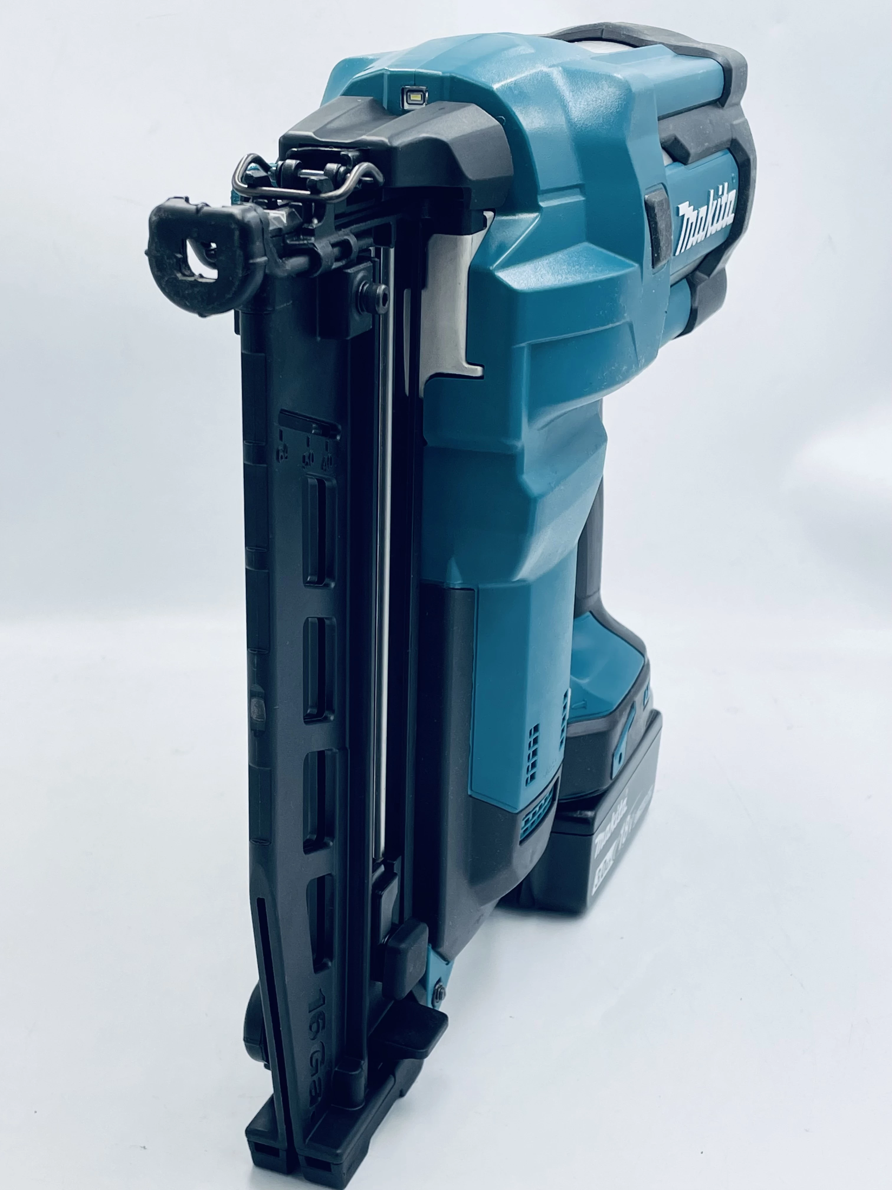 gwozdziarka-akumulatorowa-makita-dbn600rfj-ean-gtin-0088381852081