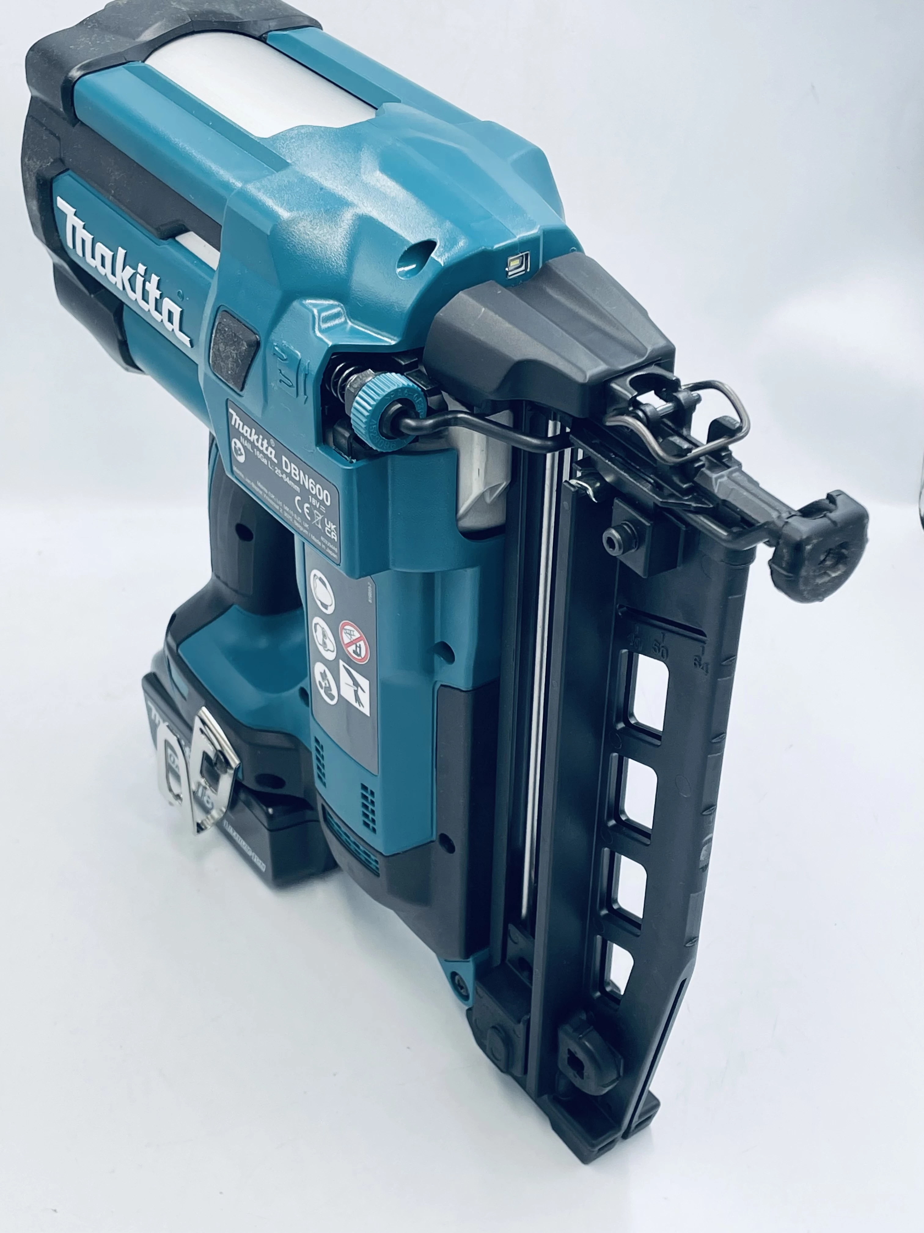 gwozdziarka-akumulatorowa-makita-dbn600rfj-kod-producenta-dbn600rfj