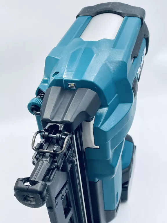 gwozdziarka-akumulatorowa-makita-dbn600rfj-marka-makita