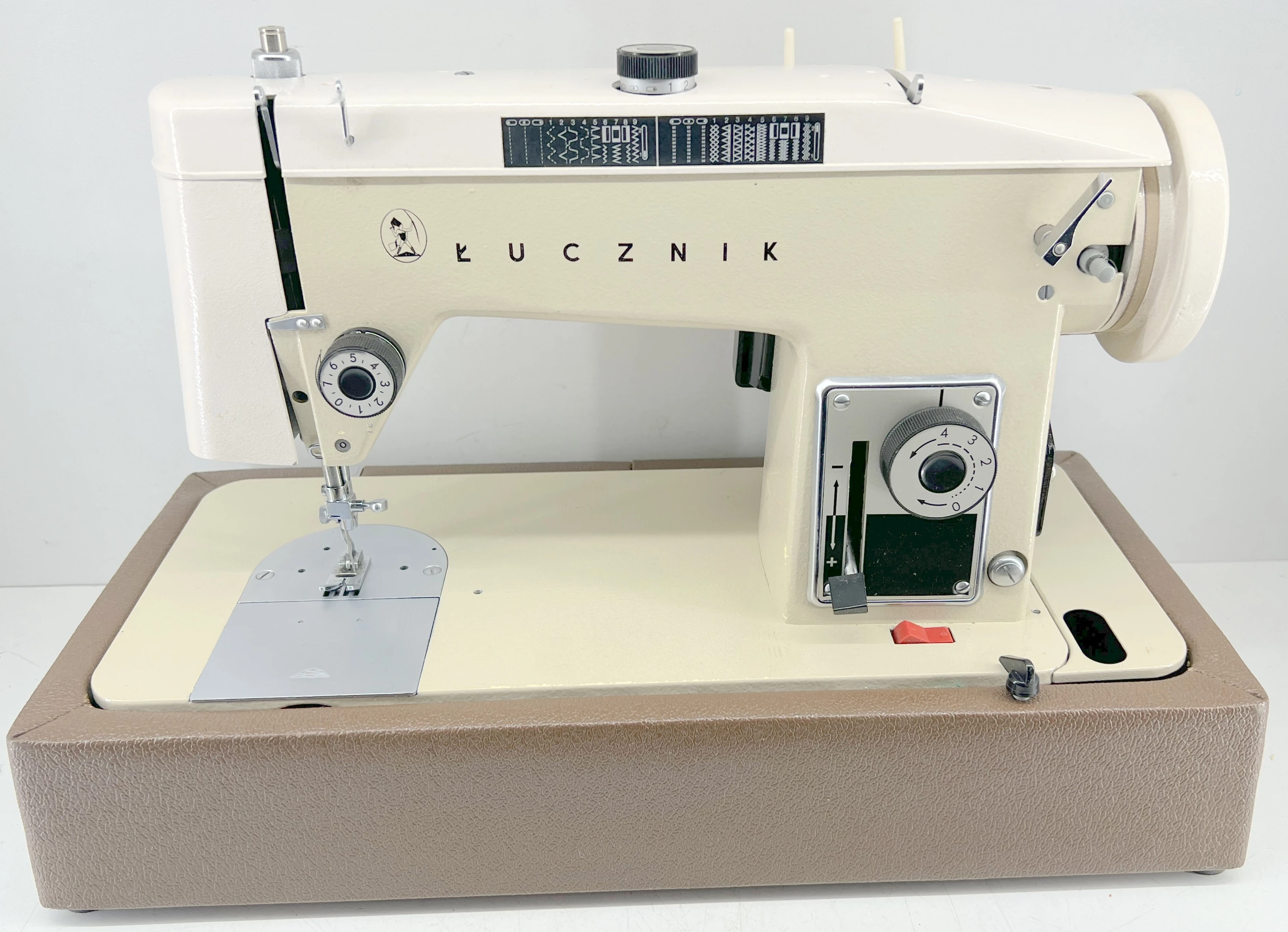 maszyna-do-szycia-lucznik-95w-lamp-15-kolor-dominujacy-bialy