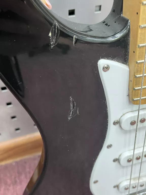 STRATOCASTER BEHRINGER GITARA