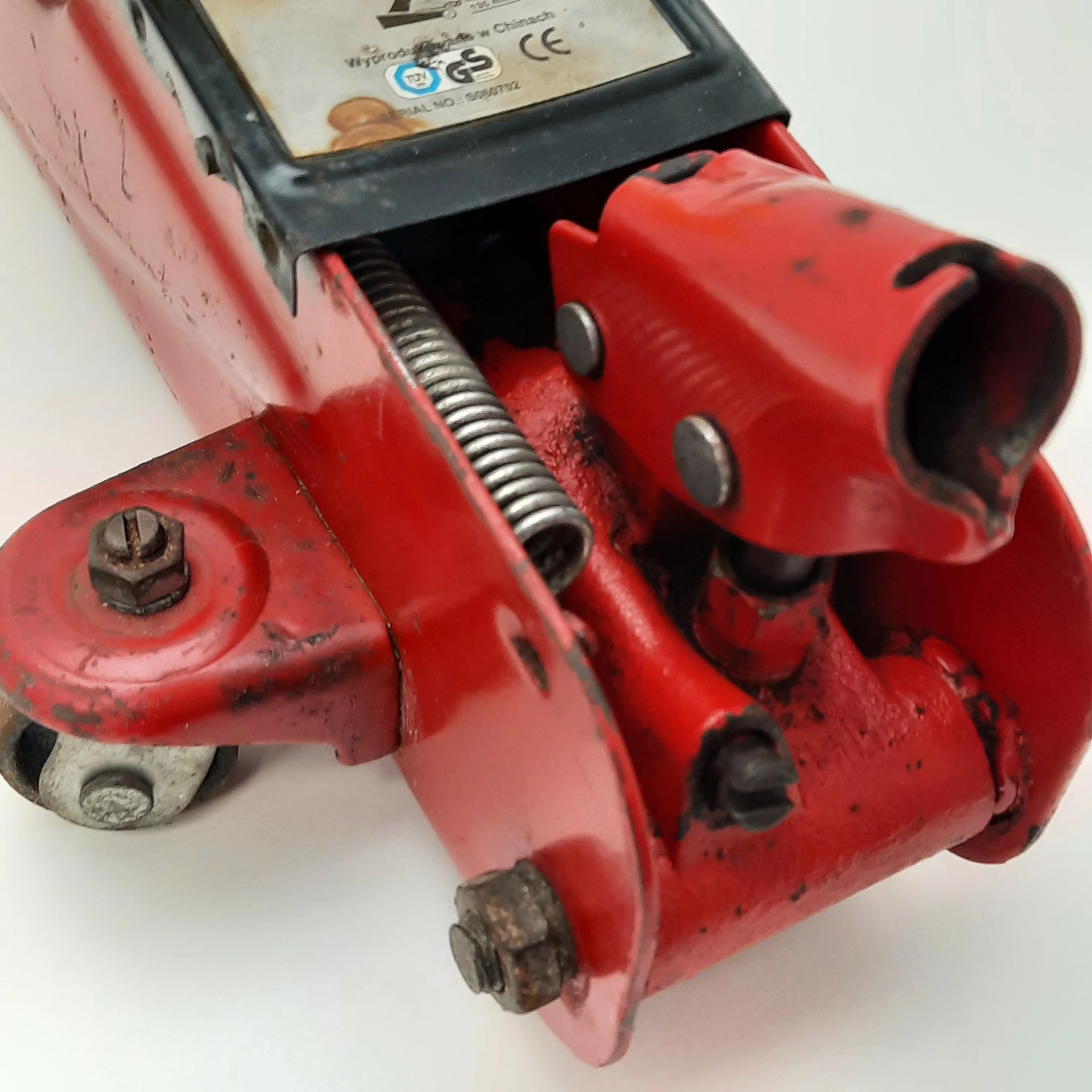 podnosnik-samochodowy-hydrauliczny-2t-marka-big-red