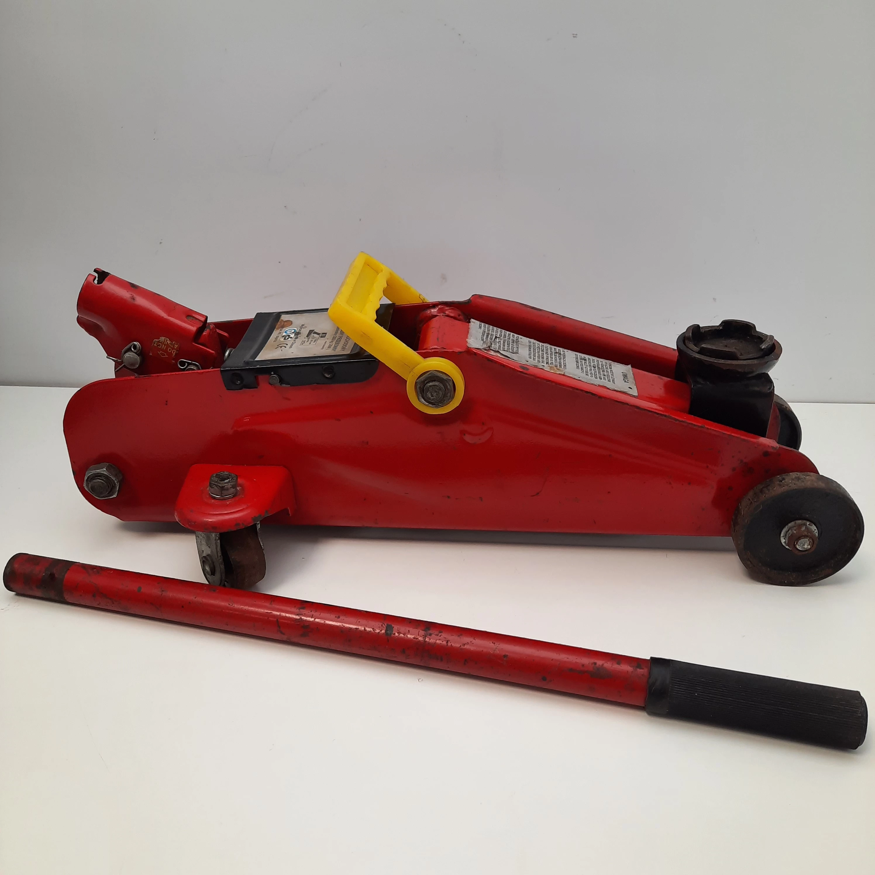 podnosnik-samochodowy-hydrauliczny-2t-dluga-5-koscierzyna