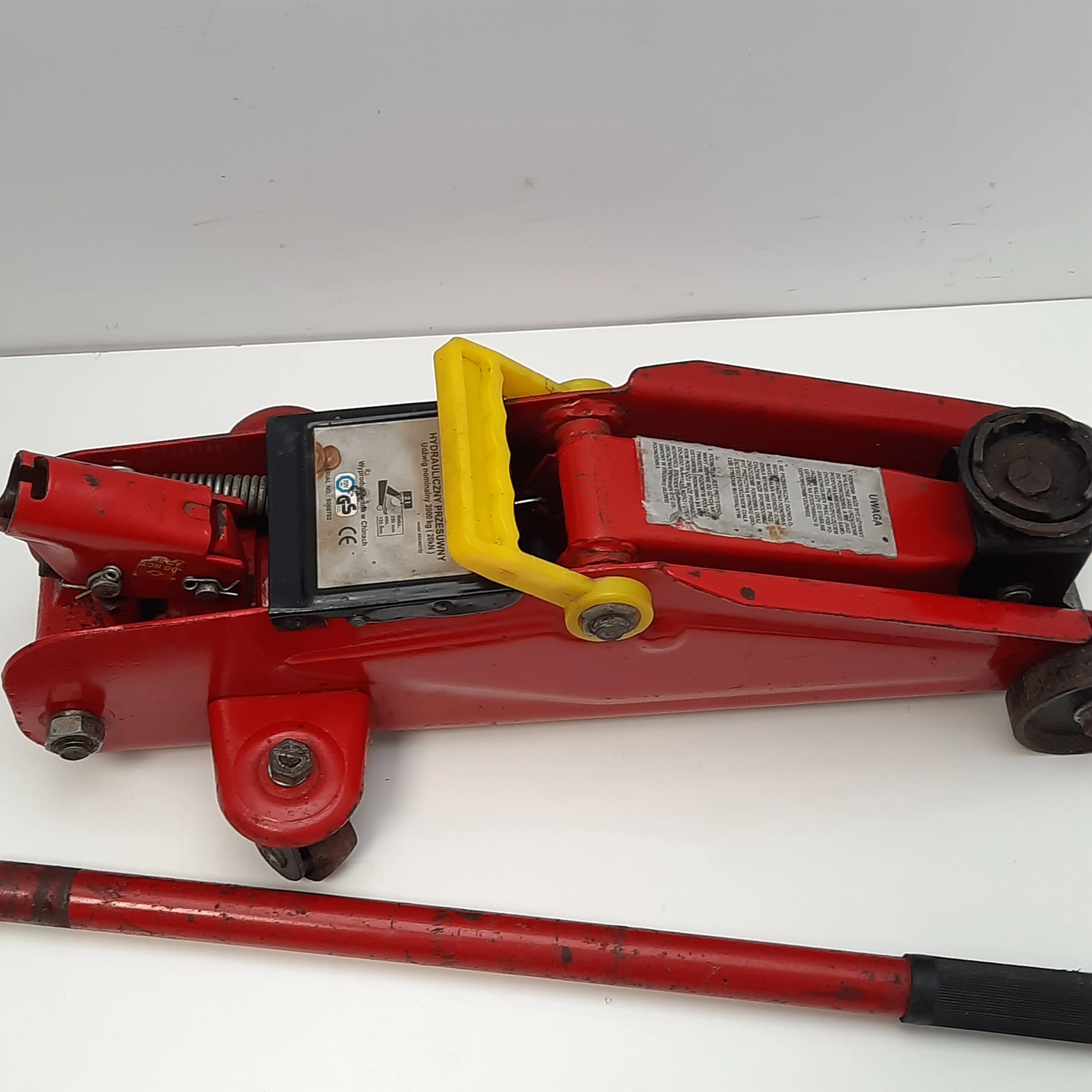 podnosnik-samochodowy-hydrauliczny-2t-stan-uzywany