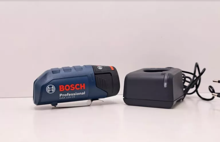 BOSCH GAA 12V-21 ADAPTER + AKUMULATOR 12V 3,0AH +ŁADOWARKA GAL12V-20