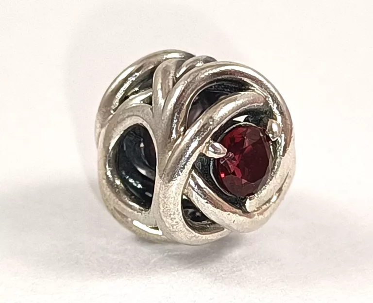 ZAWIESZKA CHARMS URODZINOWY SZKARŁATNY SYMBOL WIECZNOŚCI