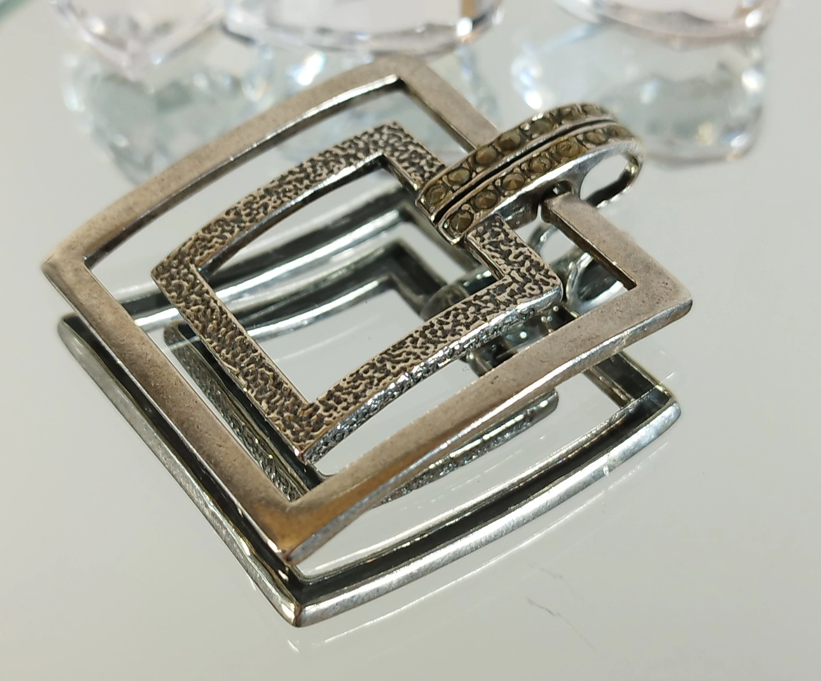 elegancka-srebrna-zawieszka-kwadrat-928gr-925pr-ean-gtin-5904209203932