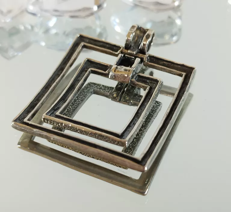 elegancka-srebrna-zawieszka-kwadrat-928gr-925pr-stan-11323-2