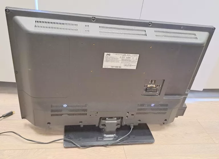 TELEWIZOR JVC LT-32VH30K +PILOT