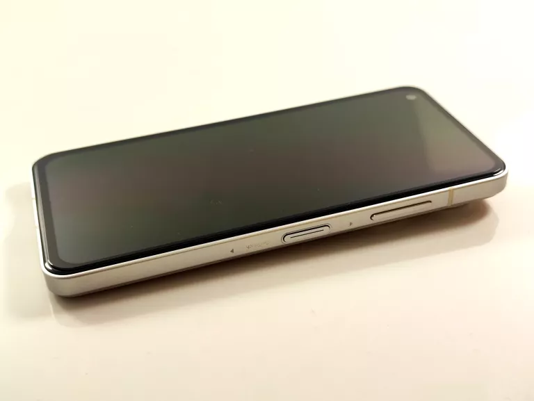 TELEFON ASUS ZENFONE 9 8 GB / 128 GB