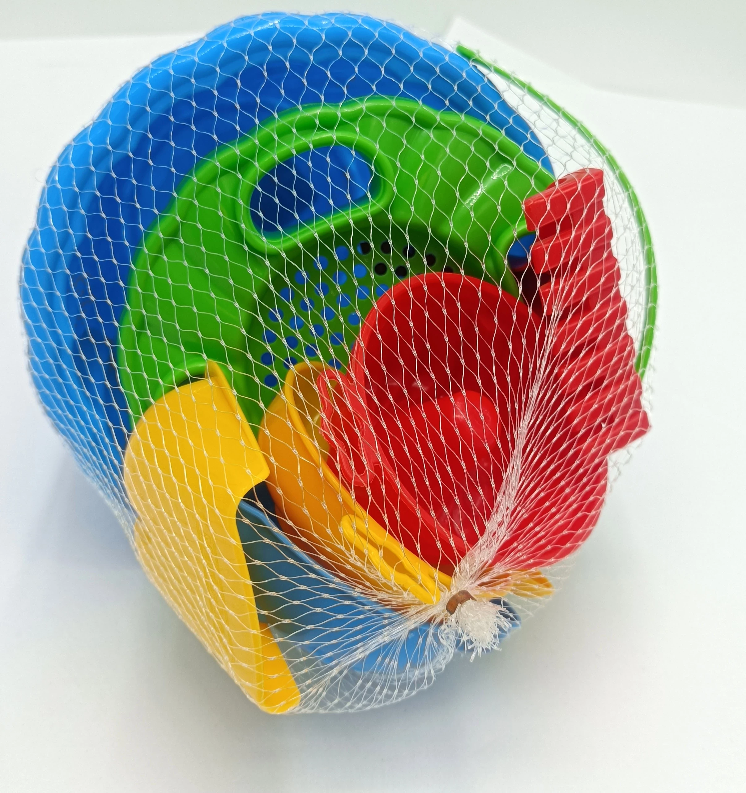 zestaw-plazowy-dzieciecy-wiaderko-z-foremkami-marka-marioinex