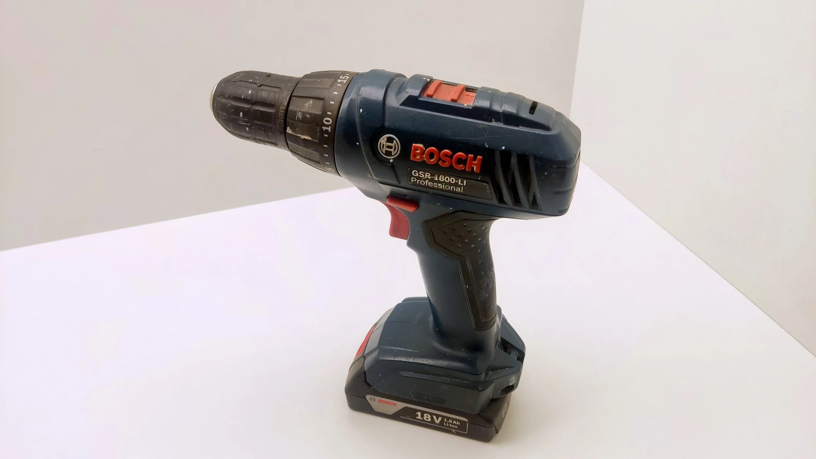 wkretarka-bosh-gsr-1800-li-2x-aku-ladowarka-walizka-napiecie-v-18-v