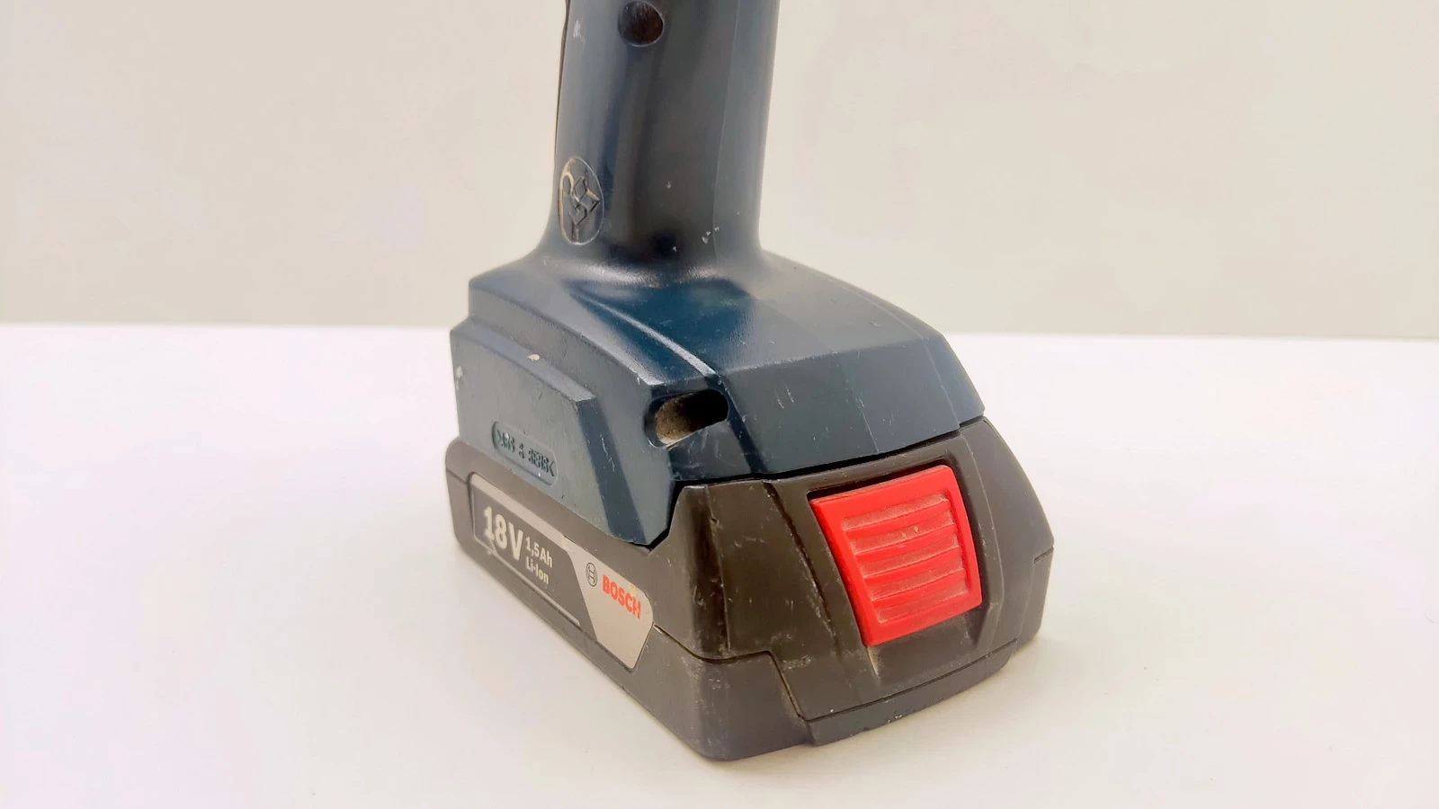 wkretarka-bosh-gsr-1800-li-2x-aku-ladowarka-walizka-marka-bosch