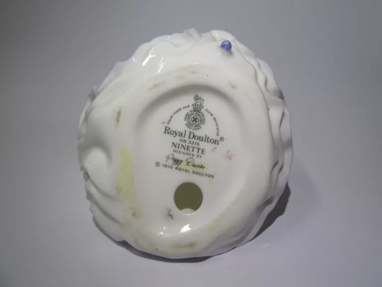 PORCELANOWA FIGURKA ROYAL DOULTON - NINETTE